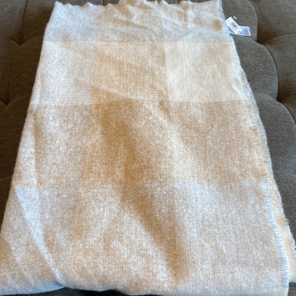 NWT Old Navy Checker Print One Size Cream & Brown Scarf - Picture 4 of 6